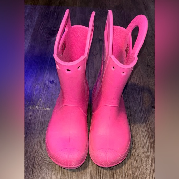 Pink Crocs Muck/Rain Boots Size J2 - Picture 3 of 6
